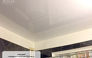 Лаковый натяжной потолок в ванную от "Алези"